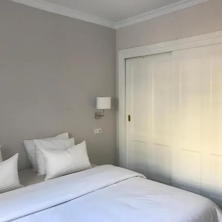 Large And Elegant In Puerto Banus With Pools And Paddle