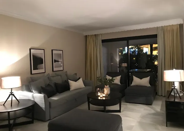 Large And Elegant In Puerto Banus With Pools And Paddle Lejlighed *