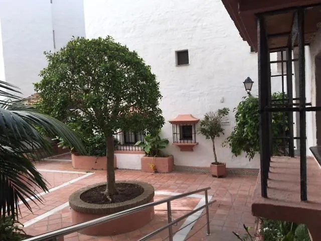 Large And Elegant In Puerto Banus With Pools And Paddle