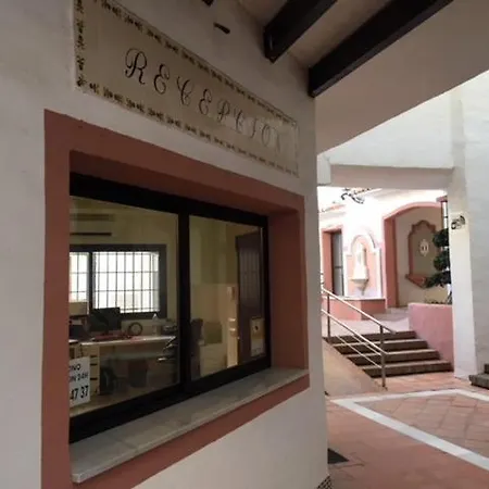 Large And Elegant In Puerto Banus With Pools And Paddle *