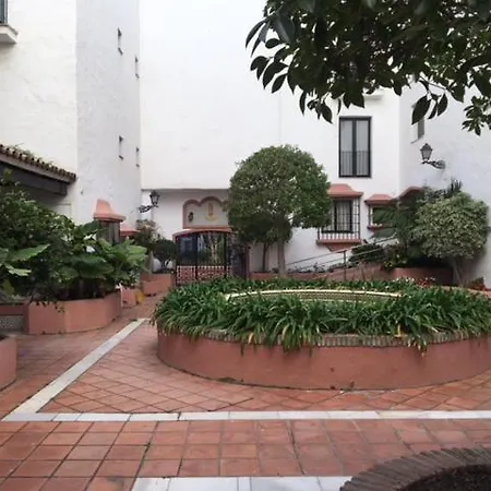 Large And Elegant In Puerto Banus With Pools And Paddle