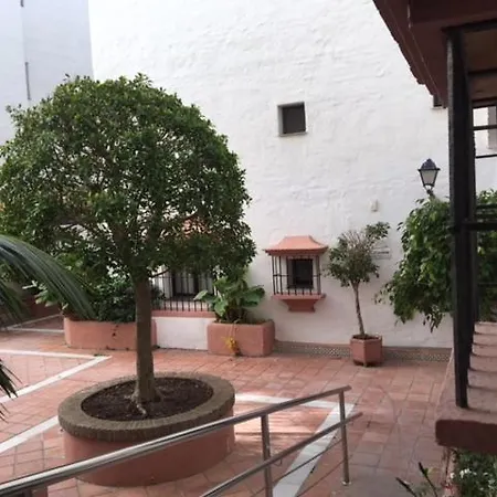 Large And Elegant In Puerto Banus With Pools And Paddle