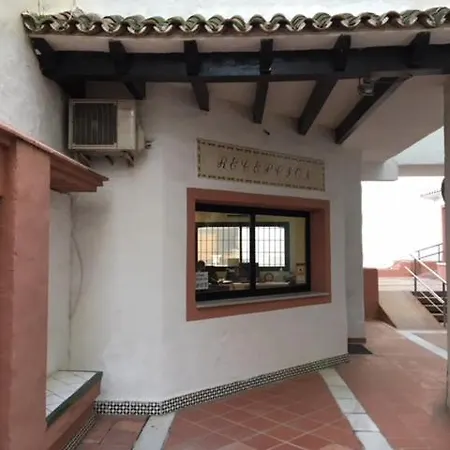 Large And Elegant In Puerto Banus With Pools And Paddle * 马尔韦利亚
