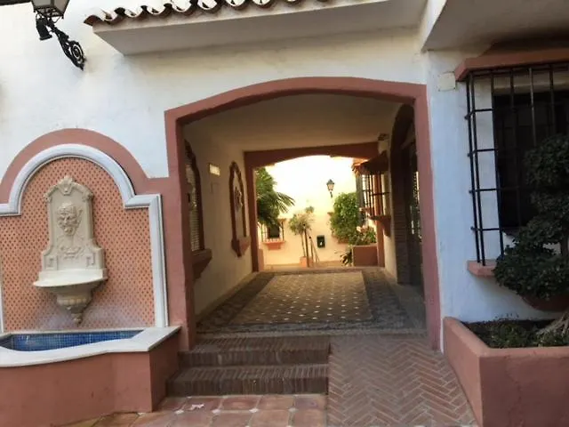 Large And Elegant In Puerto Banus With Pools And Paddle *