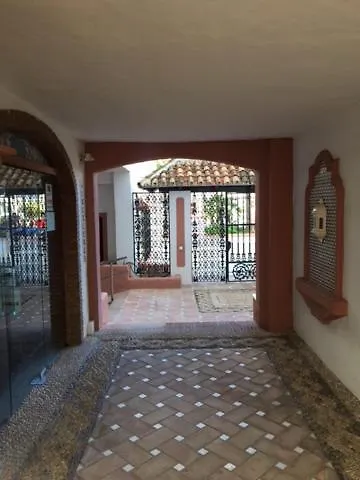 Large And Elegant In Puerto Banus With Pools And Paddle