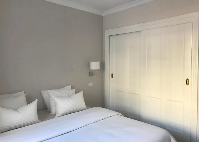 Large And Elegant In Puerto Banus With Pools And Paddle