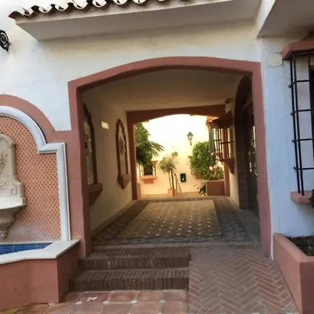 Large And Elegant In Puerto Banus With Pools And Paddle *